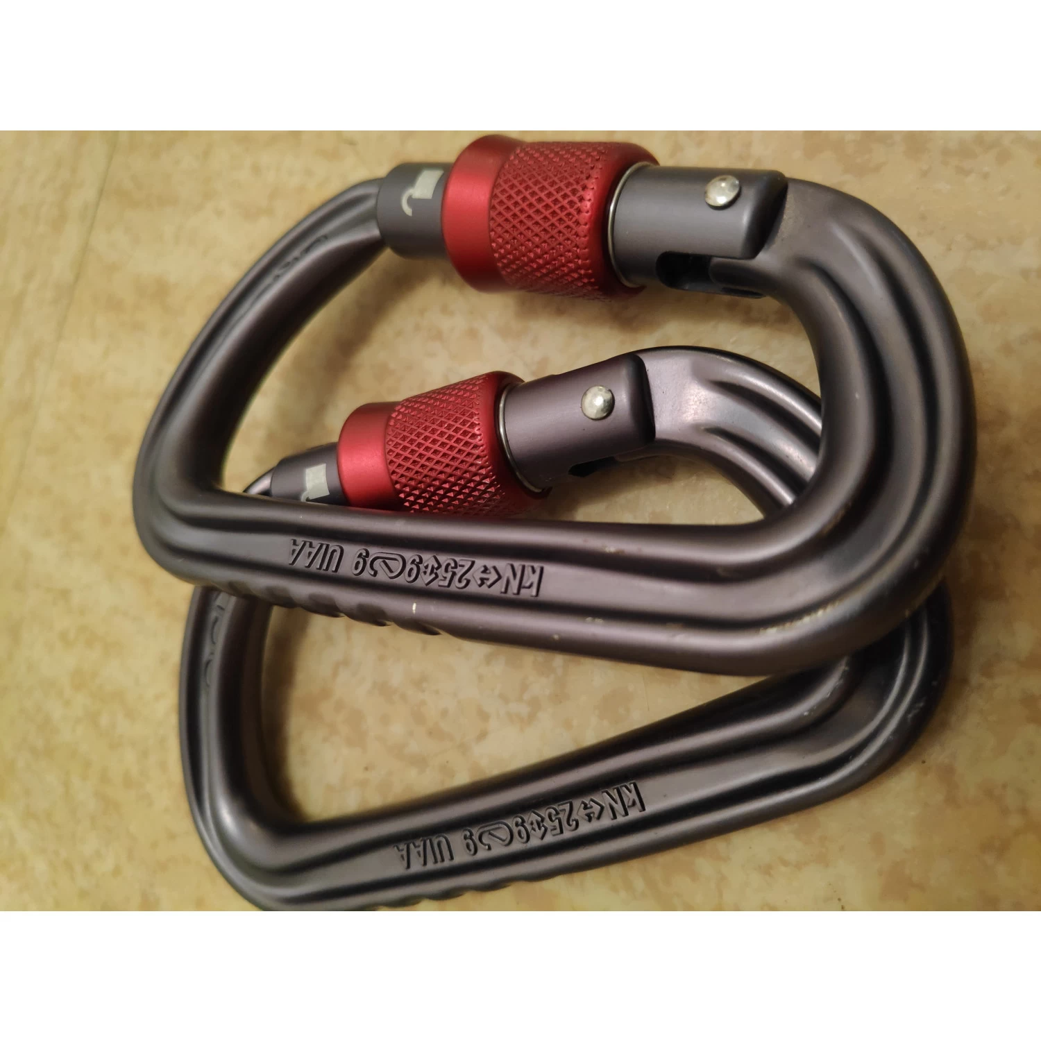 Ocun - Falcon Screw - Screwgate Carabiner 4 Ocun - Falcon Screw - Screwgate Carabiner - Image 2